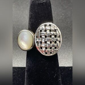Sterling Silver Ring with mother of Pearl stone Sz 8